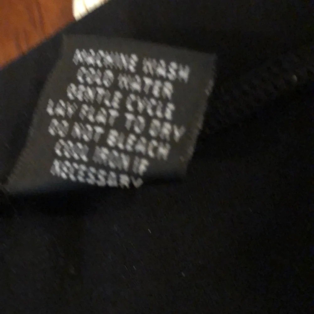 Super cute black stretch skirt by Suzi in the City, sz M, approx 24 in in length - Picture 3 of 4